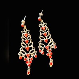 VTG red dangle earrings with post.
